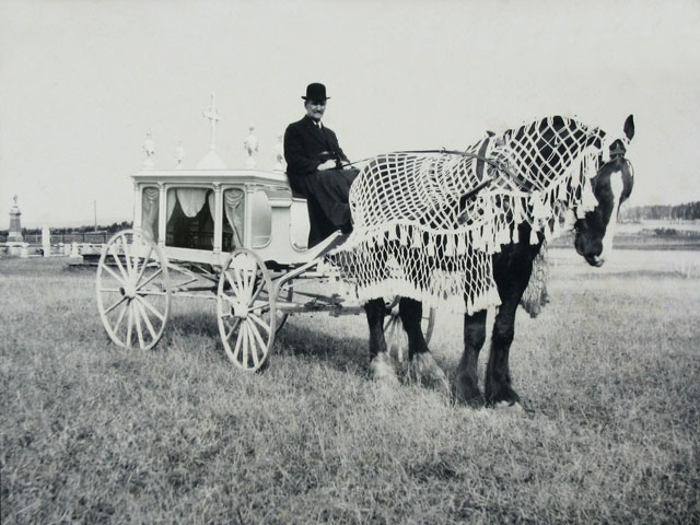 Corbillard Hippomobile d'antan dans Photographies du monde d'autrefois corbillard1929